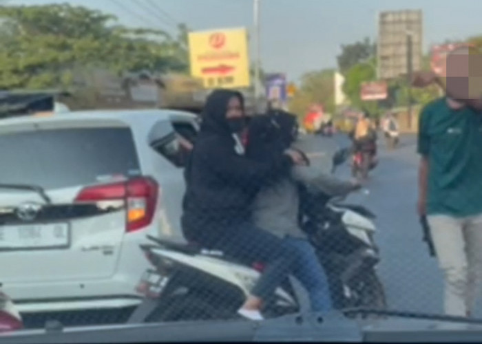 Salip-salipan Berujung Pemukulan dan Perusakan Mobil di Gronggong Cirebon, Pelaku Bawa Dongkrak