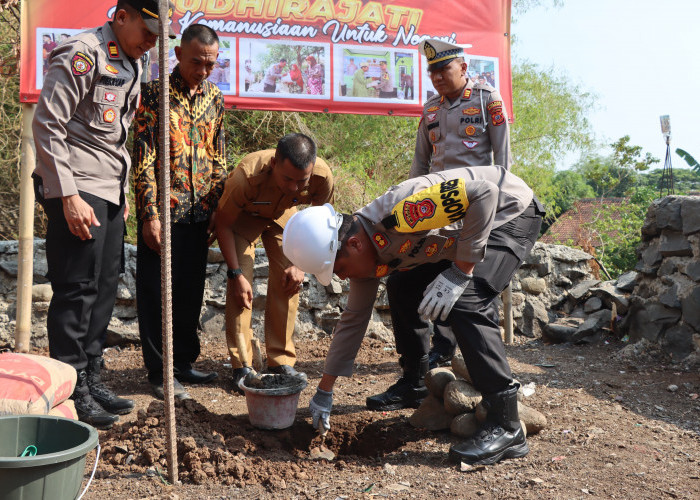 Kelurahan Argasunya Dibuatkan Sumur Bor, Peletakan Batu Pertama oleh Kapolres Cirebon Kota