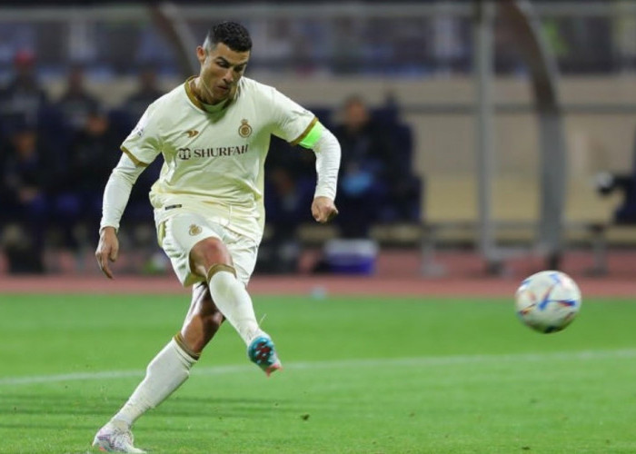 Cristiano Ronaldo Cetak Gol Perdana di Liga  Arab Lewat Titik Putih, Al Nassr vs Al Fateh: 2-2