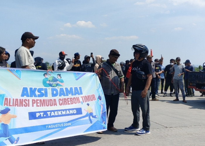 Aliansi Cirebon Pemuda Cirebon Timur Lakukan Aksi Demo di Depan Pabrik Taekwang, Ini yang Mereka Tuntut 