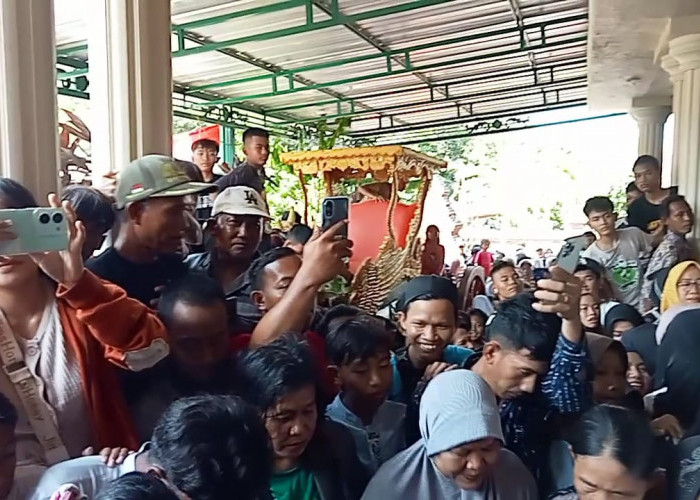 Ribuan Warga Penasaran Sumpah Pocong Saka Tatal