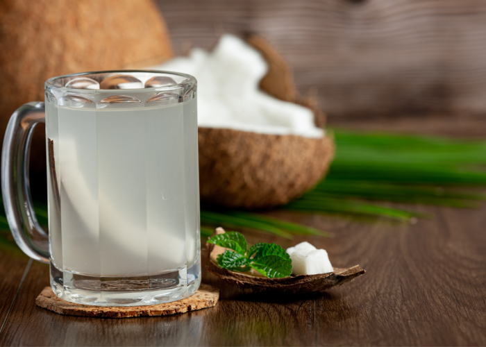 Katanya Bisa Detoks Ginjal, Benarkah? Ini 7 Hal yang Perlu Dipahami dari Air Kelapa Hijau