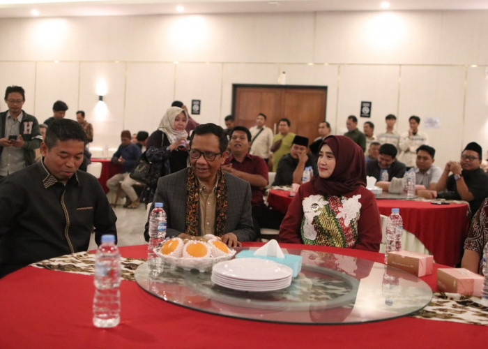 IKA UII Cirebon Raya Gelar Talkshow Hadirkan Mahfud MD
