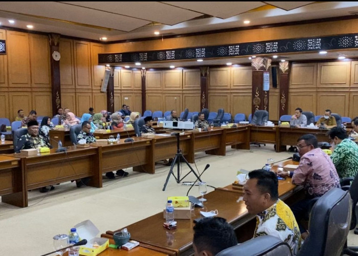 DPRD Peroleh Informasi  Penting dalam Pembahasan  4 Raperda Selama di Jatim