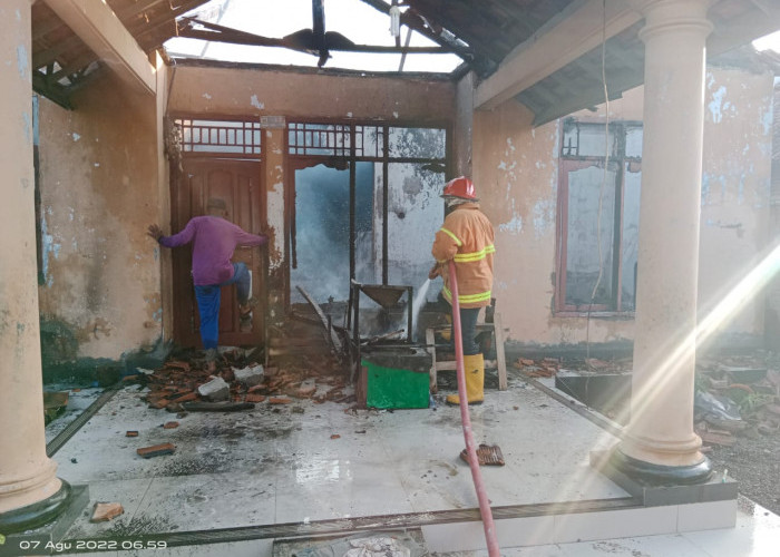 Kebakaran Rumah di Ciwaringin Cirebon, Diduga Dipicu Korsleting Listrik