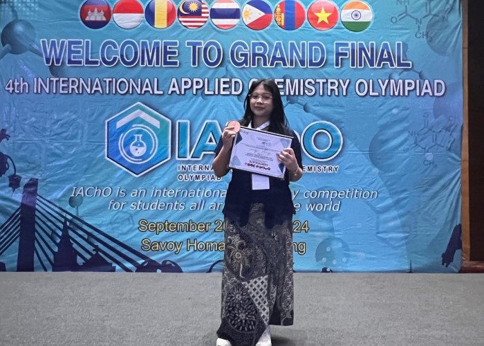 Dian Azzahra Bintang Permata Juara Popkota dan Olimpiade Kimia