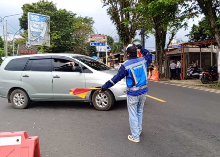 Pak Ogah 20 Orang Dibagi 3 Shift, Isi Dompet Langsung Berlipat