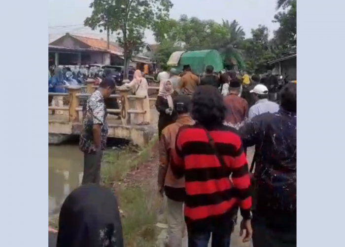 Pemakaman Korban Tabrakan KA di Bekasi: Guru PNS Baru Lulus S2 Tinggalkan Anak Semata Wayang