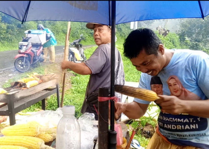 Libur Panjang, Penjual Jagung Bakar di Kaki Gunung Ciremai Diburu Wisatawan