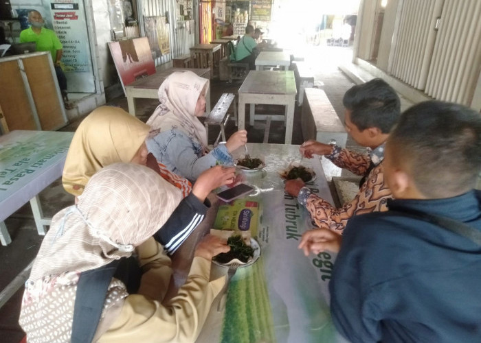 Rujak Kangkung, Menjadi Salah Satu Kuliner Buruan Warga Cirebon
