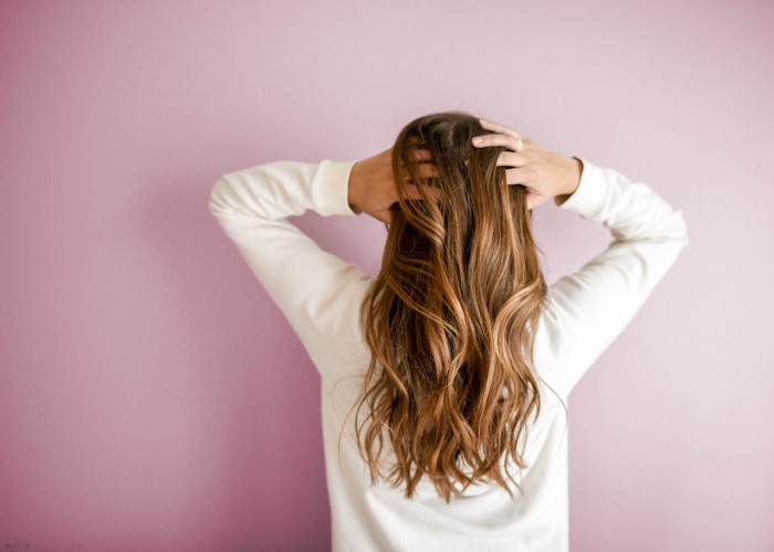 5 Cara Alami yang Ampuh Mengatasi Ketombe Rambut, Silakan Dicoba