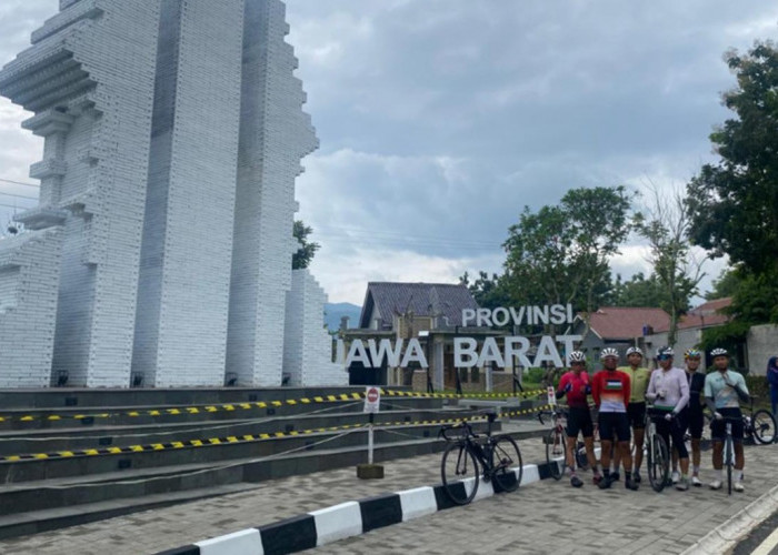 Susuri Jalan Mulus KDM, Lihat dari Dekat Tugu Perbatasan Jabar - Jateng di Cibingbin