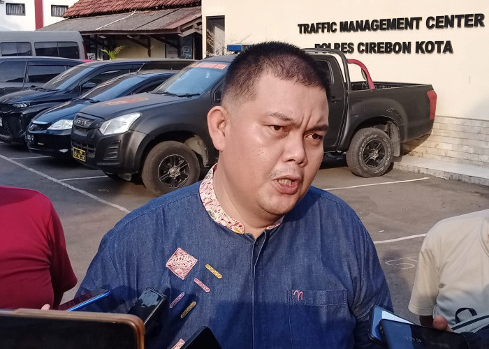 Derita Tukang Bubur di Cirebon Ingin Anaknya Jadi Polisi, Nabung Sejak Masih SD, Rumah Digadaikan, Kena Tipu