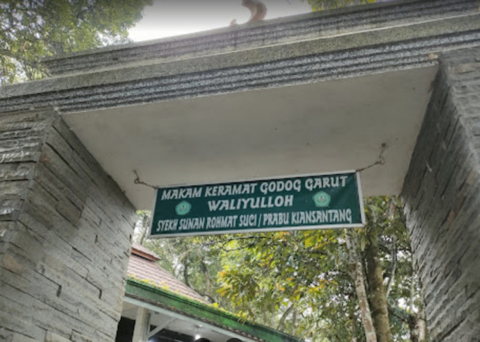 Makam Raden Kian Santang, Sering Disebut Makam Godog, Anak Prabu Siliwangi