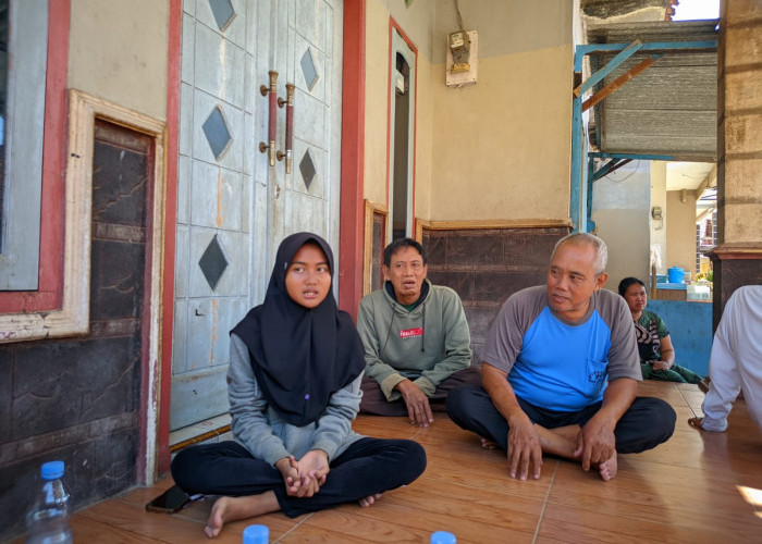 Kisah Inspiratif! Siswi Yatim Piatu di Cirebon, Tetap Berprestasi dan Bercita-cita Ingin Jadi Guru