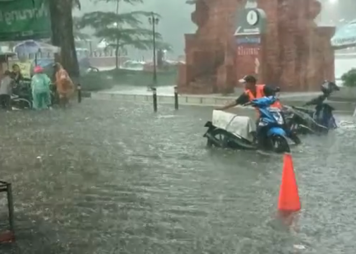 Banjir Kota Cirebon, Alun-alun Sangkala Buana Kasepuhan Tergenang 