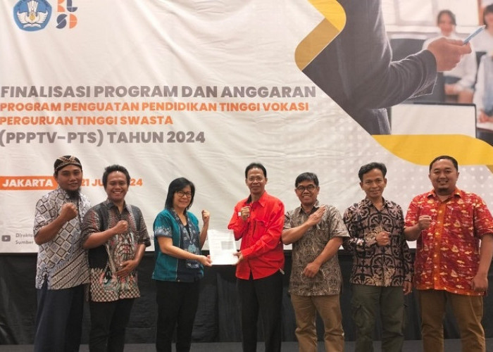 Wisuda XIX STMIK IKMI Cirebon: Siapkan Lulusan Unggul Era Transformasi Digital Berbasis AI 