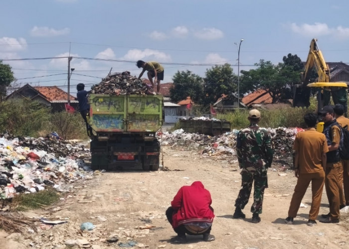 Krisis Sampah di Gebang Mekar, DLH Kabupaten Cirebon Turun Tangan Kerahkan Armada