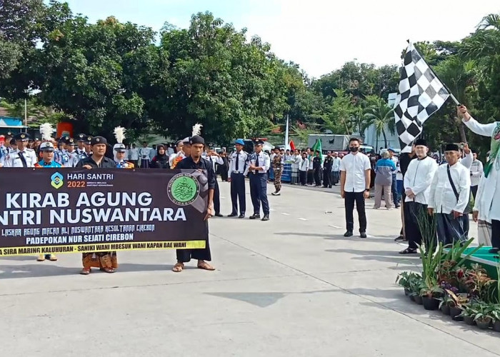 Ratusan Santri Ikuti Kirab Peringatan Hari Santri Nasional 2022 di Kota Cirebon 