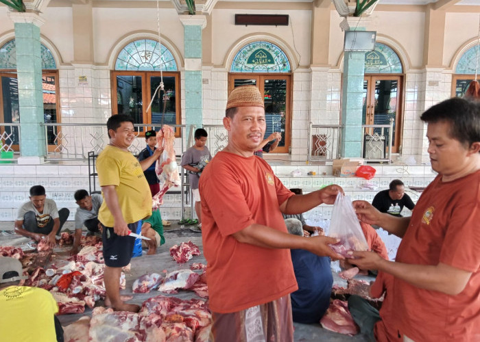 Hewan Kurban di Masjid Al-Falah Majalengka Meningkat, 2.000 Warga Terima Daging Kurban