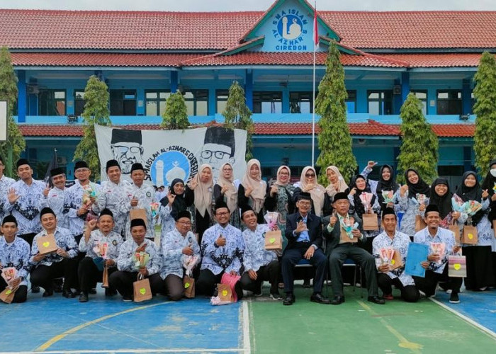 Peringati Hari Guru, Siswa SMA Islam Al Azhar 3 Cirebon Beri Kejutan ke Guru