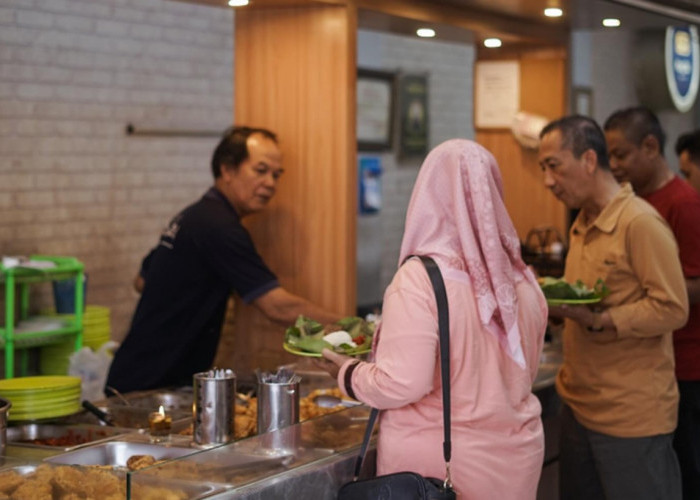 Rekomendasi 4 Nasi Jamblang di Cirebon untuk Makan Siang, Enak dan Legendaris