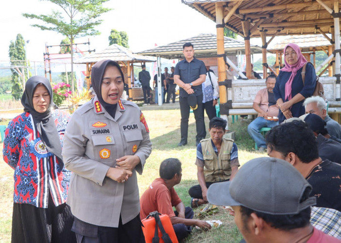 Silaturahmi ke Desa Ciawijapura, Kapolresta Cirebon Sampaikan Sejumlah Poin Penting ke Warga