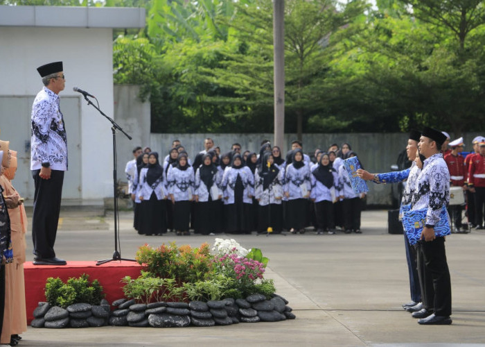 Tiga Peringatan di Gelar Bersamaan, Pj Walikota Cirebon: Perkuat Peran dan Kinerja Guru dan ASN