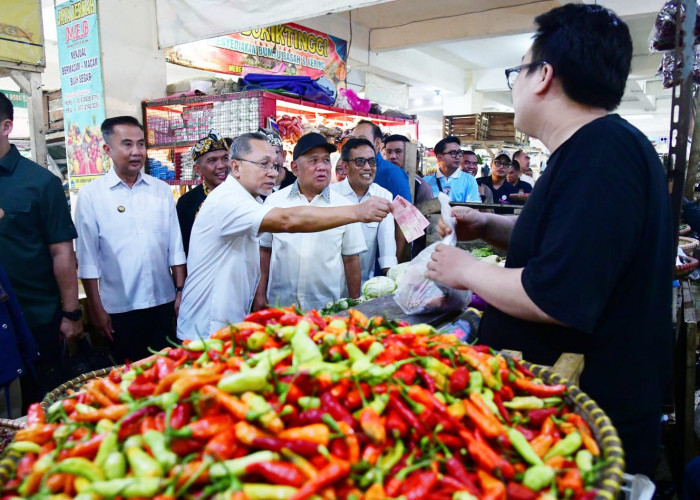 Penjabat Gubernur - Menteri Perdagangan Cek Harga di Pasar Tagog Padalarang