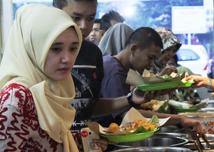 Kuliner Cirebon Legendaris: Sejarah Nasi Jamblang Mang Dul Sang Pelopor