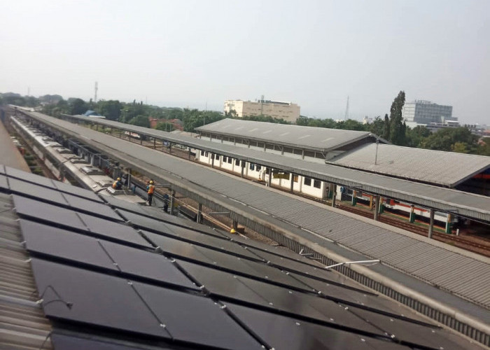 KAI Daop 3 Cirebon Pasang Solar Panel di 3 Stasiun, Hemat Listrik hingga 9 Persen