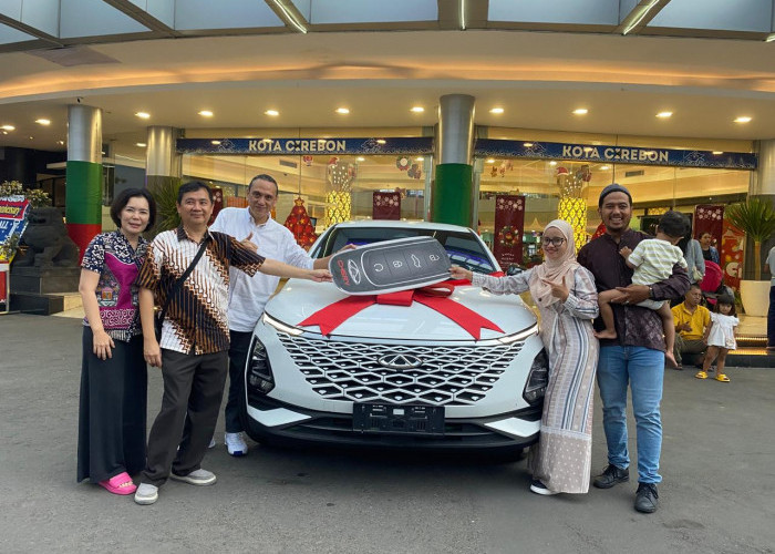 Grage Mall Serahkan Hadiah Utama Mobil Kepada Pemenang