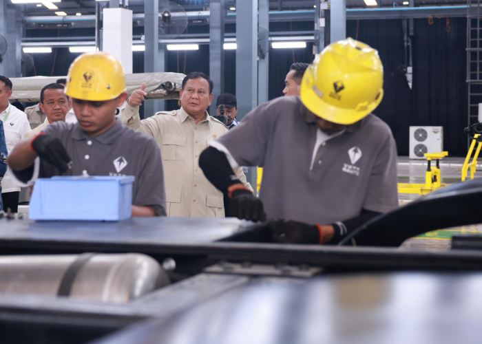 Prabowo Targetkan Indonesia Produksi Mobil Sedan Listrik pada 2028