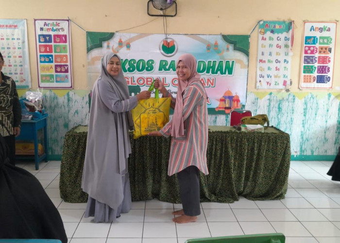 SD Peradaban Global Qur’an Salurkan Ratusan Paket Sembako Ramadan dari Donasi Wali Murid