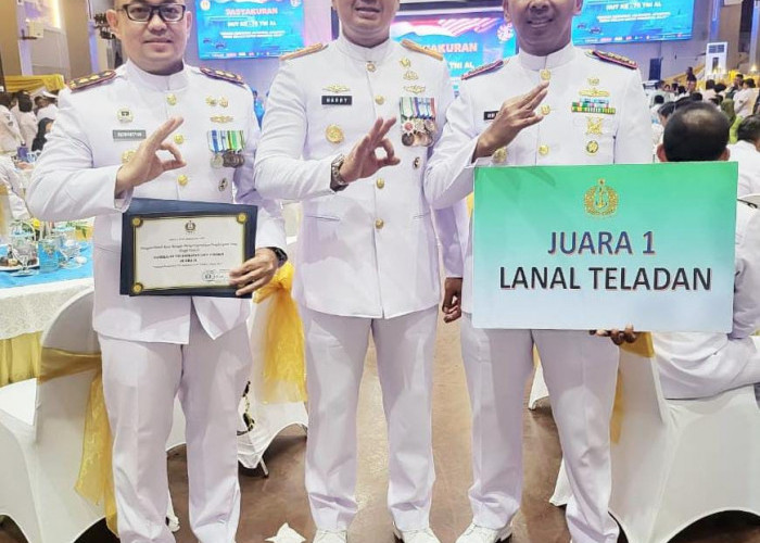 Kado Istimewa HUT TNI AL, Lanal Cirebon Terima Penghargaan Lanal Teladan