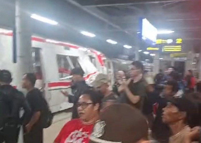 KAI Minta Maaf Usai Tabrakan KRL di Bekasi Timur, Evakuasi Penumpang Diprioritaskan