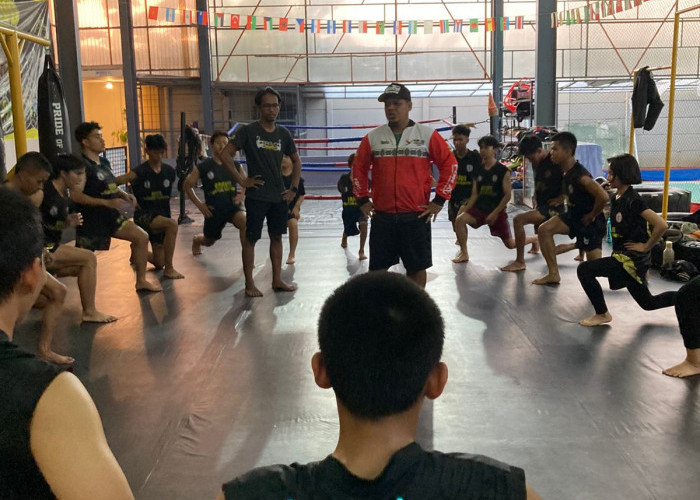 Jelang Popkota Cirebon 2024, Atlet Muaythai Jalani Training Center