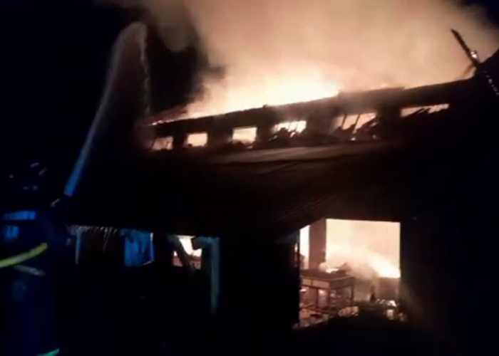 Kebakaran Hanguskan Pabrik Bawang di Desa Garawangi Kuningan