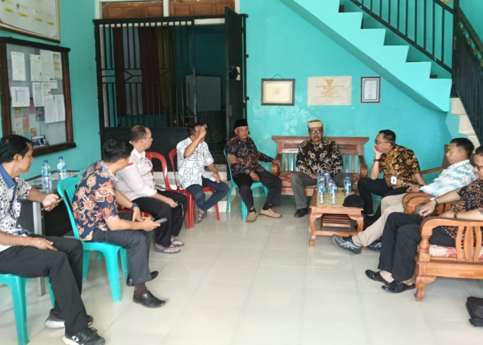 Warga Lima Desa di Kuningan Utara Keluhkan Jalan Rusak, Akan Bawa Aspirasi ke Pusat