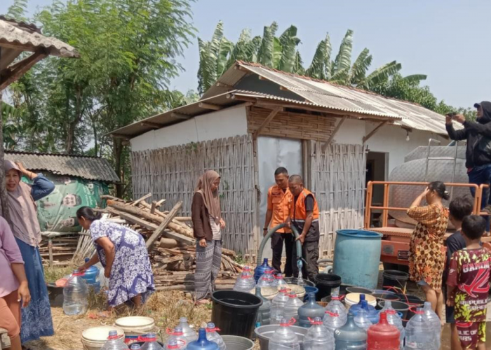 Kekeringan Meluas di Cirebon, Ribuan Warga Kini Mengandalkan Bantuan Air Bersih