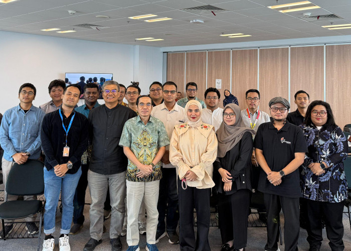 Sekolah Demokrasi: Mencegah Keruntuhan Institusi dan Membangun Kembali Demokrasi