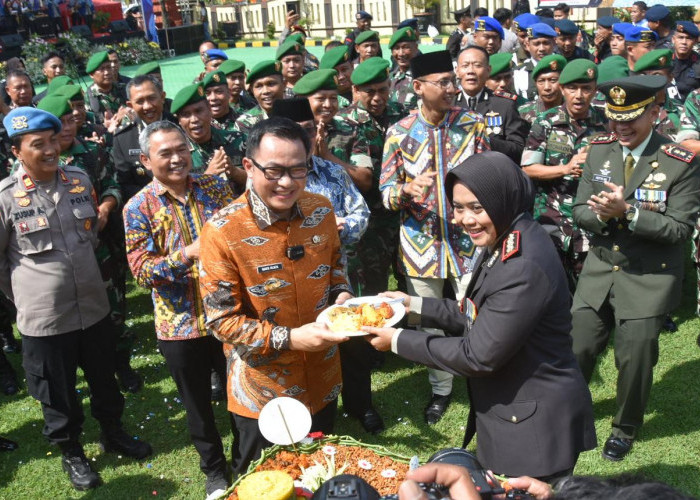 PJ Bupati Cirebon Apresiasi Kinerja Polresta Cirebon pada Hari Bhayangkara ke-78