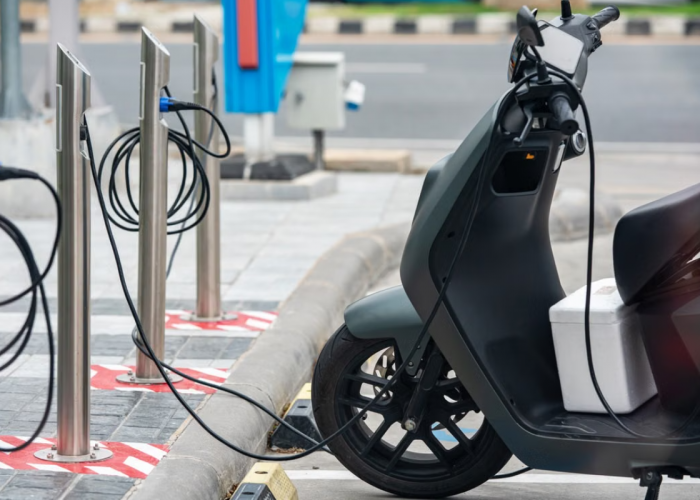 Anti Dikit-Dikit Ngecas! Ini 4 Rekomendasi Motor Listrik dengan Jarak Tempuh Jauh