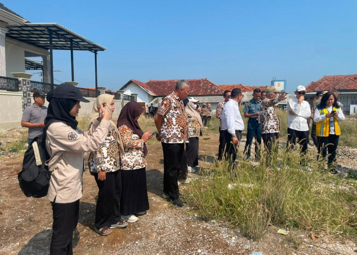Abrasi dan Rob Terus  Ancam Desa Ambulu,  BOPPUJ Tinjau Lokasi