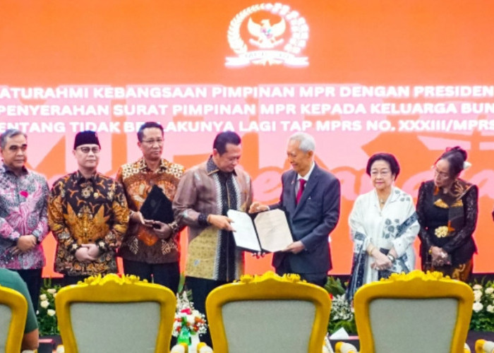 TAP MPRS XXXIII/MPRS/1967 Tentang Pencabutan Kekuasaan Pemerintah Negara dari Presiden Soekarno Resmi Dicabut