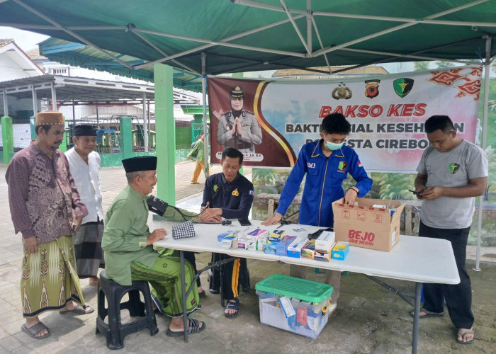 Polresta Cirebon Gelar Bakti Kesehatan Pengobatan Gratis di Masjid Hijratul Mutaqin