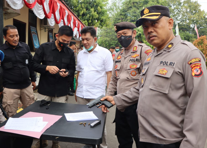 Kapolresta Cirebon Pimpin Pemeriksaan Senpi yang Dipinjampakaikan oleh Anggotanya 