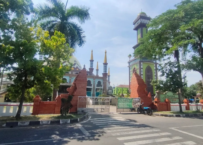 Viral! Operasional Masjid Agung Sumber Rp400 Juta, Punya Menara Setinggi 13 Lantai
