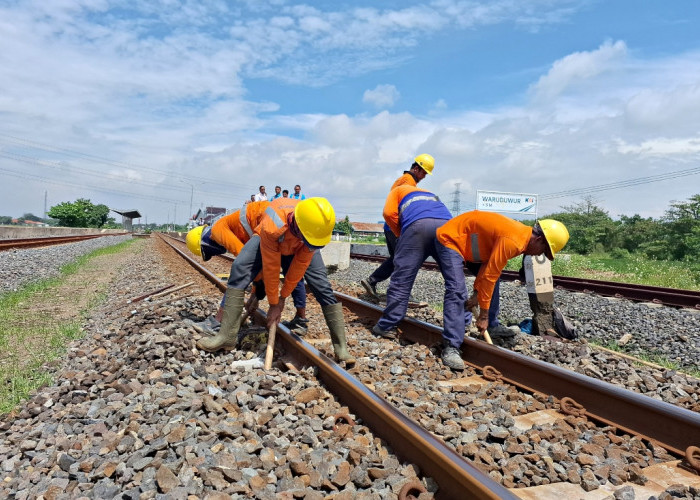 KAI Daop 3 Cirebon Tingkatkan Keandalan Jalur Kereta, Keselamatan Penumpang Jadi Prioritas
