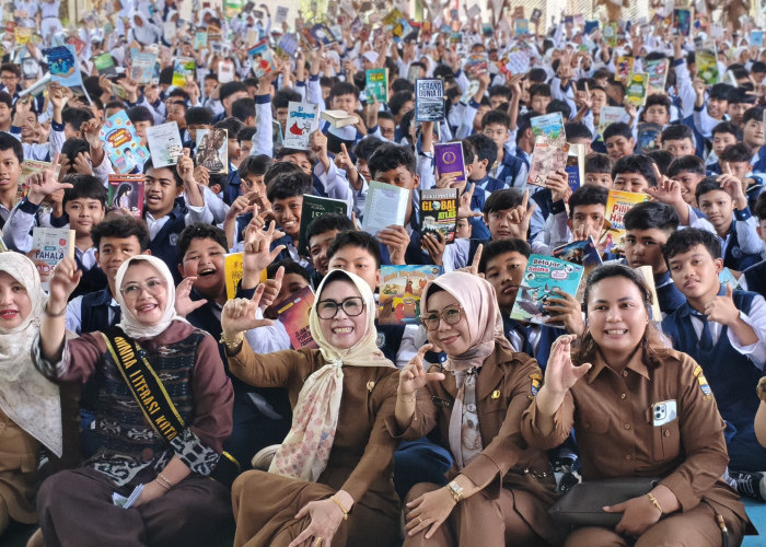 Bunda Literasi Kota Cirebon Ajak Siswa Gemar Membaca, Pojok Baca SMPN 1 Jadi Contoh